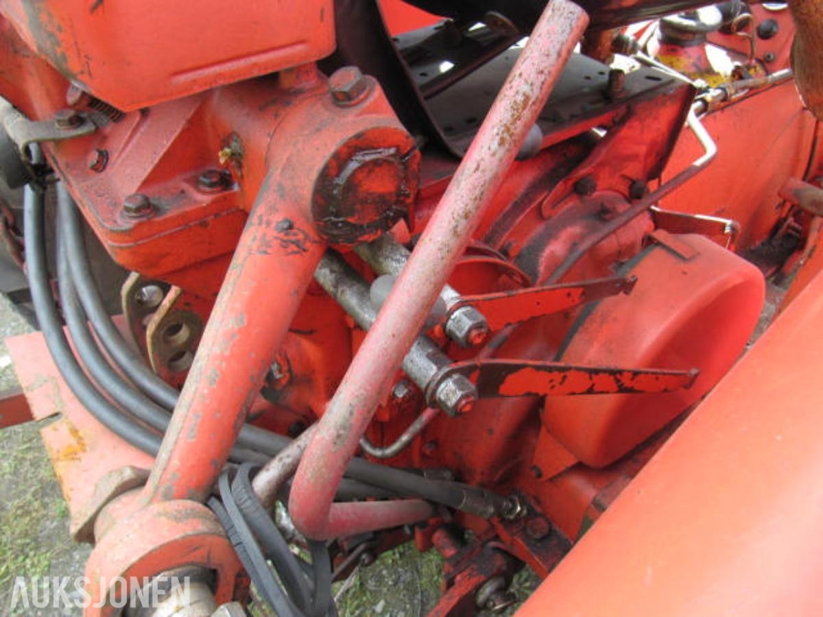 1967 Nuffield 342 traktor med laster
